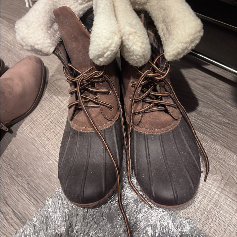 Marleylilly Women's Tan and Brown Winter Boots. Size 10 snow boots.